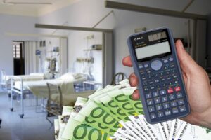 親の介護で病院の付き添いにかかる費用はどれくらい？