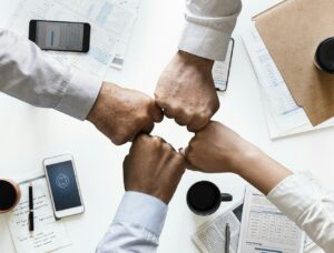 社会人が気をつけるべき口臭対策と身だしなみのポイントは？