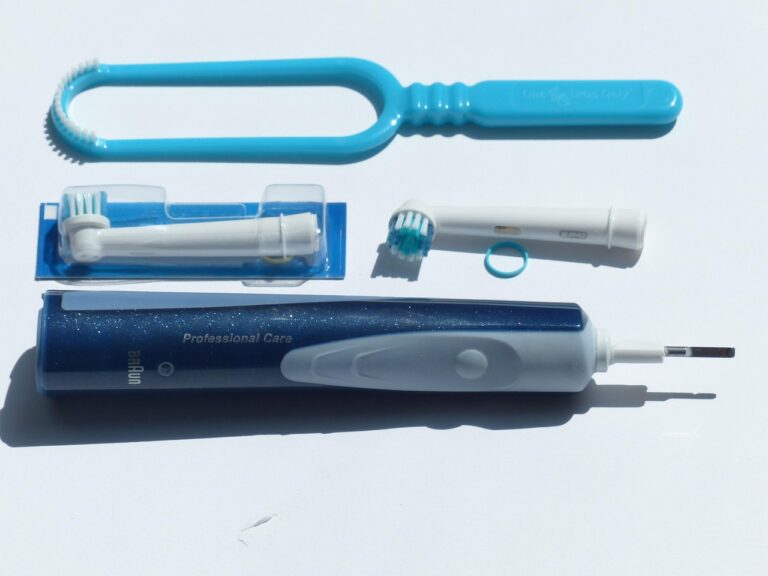 電動歯ブラシと手磨きの違いは口臭にどう影響する？